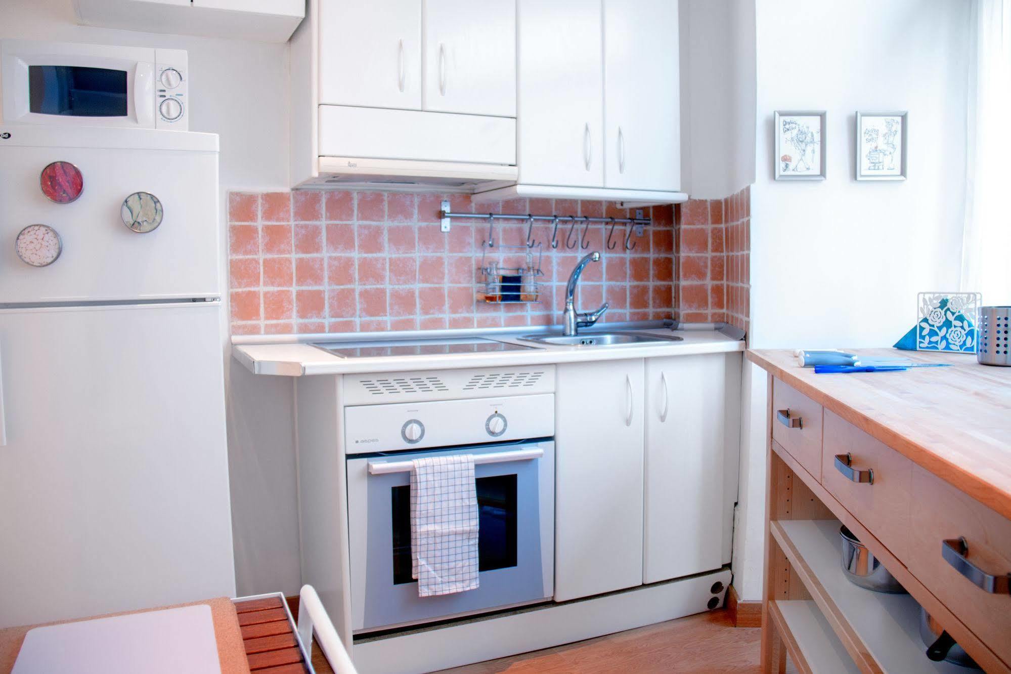Lollipop Flats City Centre Deluxe Suite مدريد المظهر الخارجي الصورة